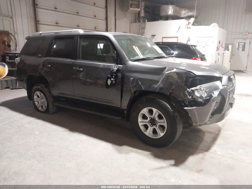 2018 Toyota 4runner VIN JTEBU5JR4J5515610 IAAI salvage auction — RIGHT FRONT, Wait Title, sold $7,950 on 2026-07-09 (photo 1)