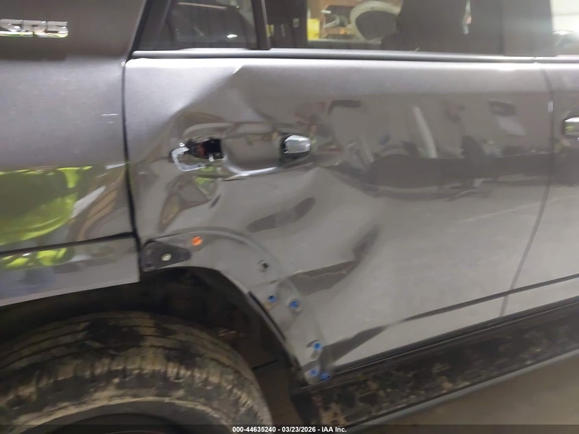 2018 Toyota 4runner VIN JTEBU5JR4J5515610 IAAI salvage auction — RIGHT FRONT, Wait Title, sold $7,950 on 2026-07-09 (photo 6)