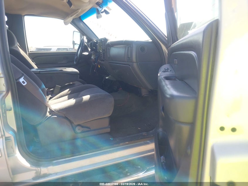 2006 Gmc SIERRA VIN 2GTEK13Z061342920 IAAI salvage auction — SIDE, Original (Texas), sold $1,050 on 2026-07-08 (photo 5)