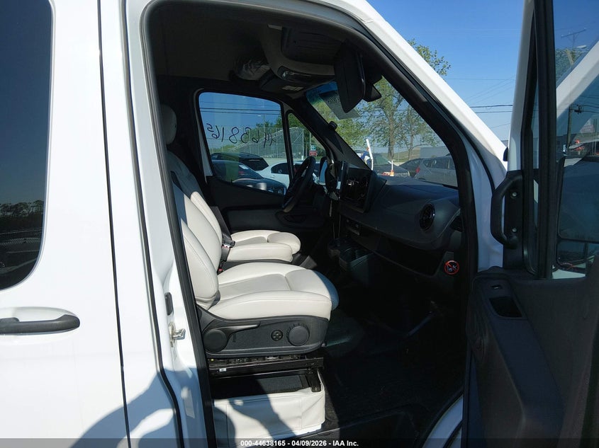 2020 Mercedes-benz Sprinter VIN W1W4EBVY9LT042476 IAAI salvage auction — Hail, Salvage (Tennessee), sold $48,550 on 2026-04-30 (photo 5)