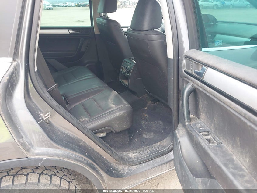 2012 Volkswagen Touareg VIN WVGEK9BP0CD006274 IAAI salvage auction — FRONT END, Wait Title, sold $1,550 on 2026-08-05 (photo 8)