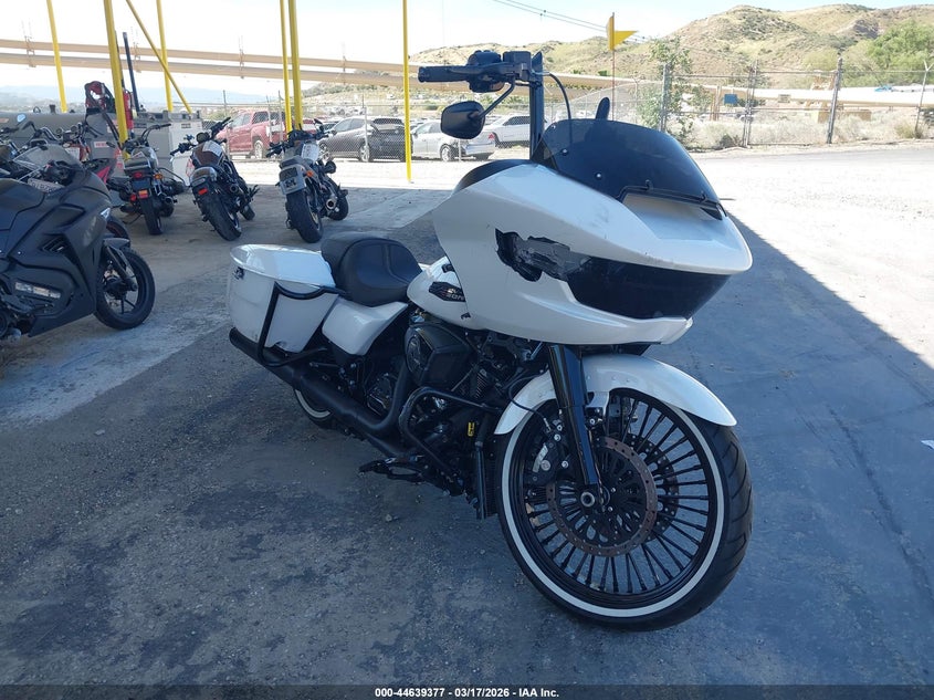 2024 Harley-davidson Road glide VIN 1HD1KH718RB662663 IAAI salvage auction — RIGHT SIDE, Salvage Title, sold $7,700 on 2026-07-22 (photo 1)