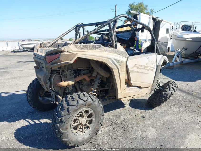 2025 Polaris Rzr VIN 3NSNEE995SF046450 IAAI salvage auction — RIGHT FRONT, Salvage (California), sold $7,850 on 2026-09-13 (photo 4)