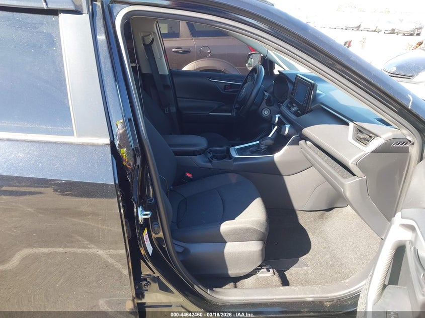 2019 Toyota Rav 4 VIN JTMK1RFV3KD017335 IAAI salvage auction — RIGHT SIDE, Salvage (California), sold $9,450 on 2026-07-30 (photo 5)