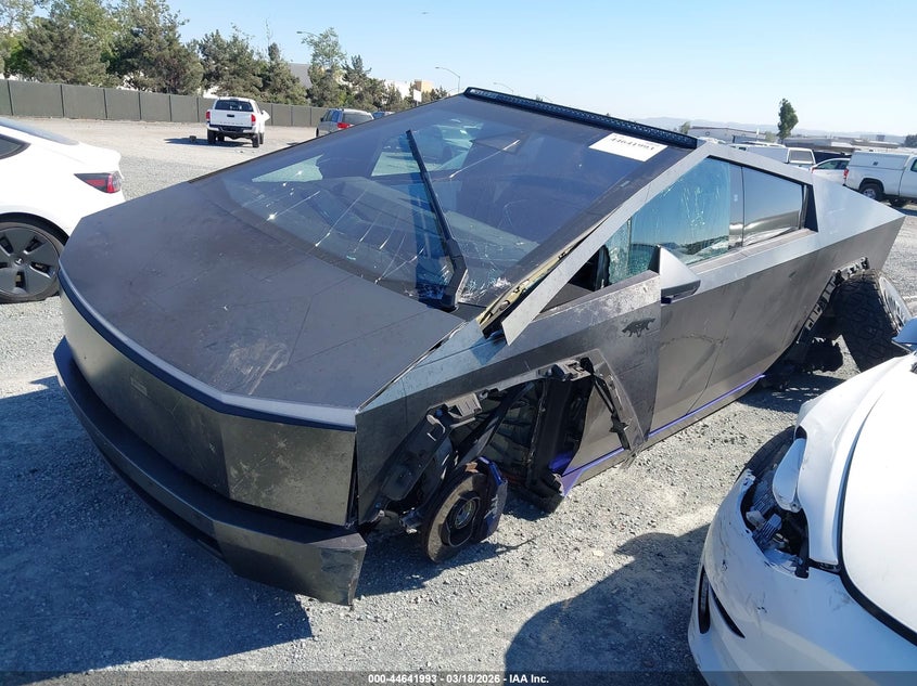 2024 Tesla Cybertruck VIN 7G2CEHEE6RA017282 IAAI salvage auction — LEFT SIDE, Salvage Title, sold $27,250 on 2026-07-30 (photo 2)