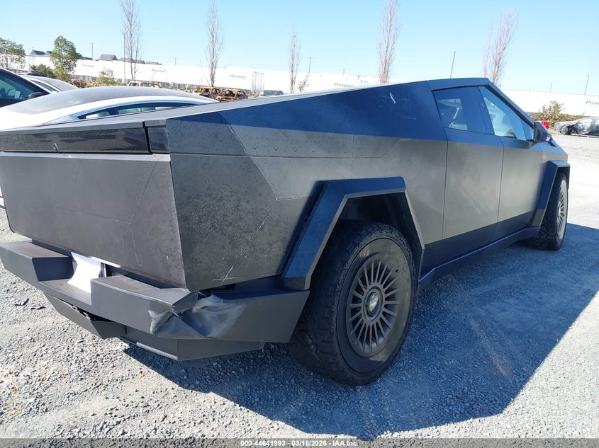 2024 Tesla Cybertruck VIN 7G2CEHEE6RA017282 IAAI salvage auction — LEFT SIDE, Salvage Title, sold $27,250 on 2026-07-30 (photo 4)