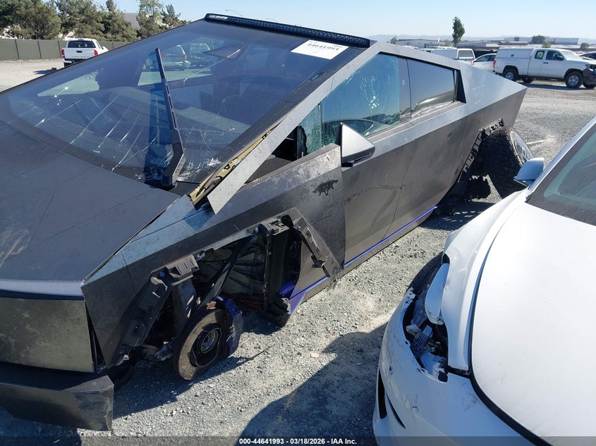 2024 Tesla Cybertruck VIN 7G2CEHEE6RA017282 IAAI salvage auction — LEFT SIDE, Salvage Title, sold $27,250 on 2026-07-30 (photo 6)