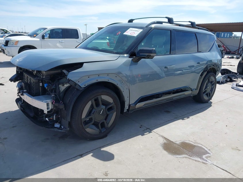 2025 Kia Ev9 VIN KNDAEFS55S6056419 IAAI salvage auction — FRONT & REAR, Original (Texas), sold $19,950 on 2026-08-27 (photo 2)