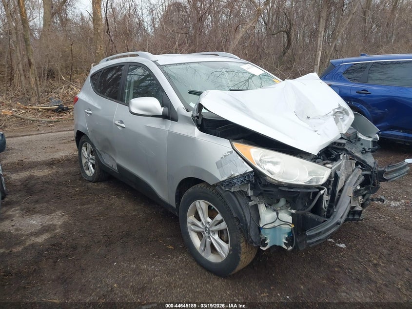 2011 Hyundai Tucson VIN KM8JU3AC9BU205620 IAAI salvage auction — FRONT & REAR, Salvage (Ohio), sold $400 on 2026-07-07 (photo 1)