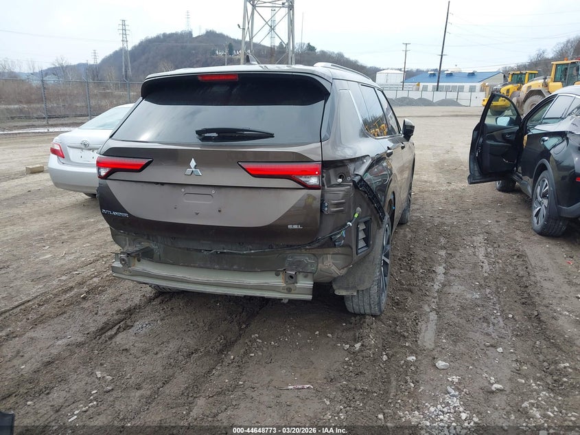 2022 Mitsubishi Outlander VIN JA4J4VA83NZ084628 IAAI salvage auction — REAR END, Salvage Title, sold $6,300 on 2026-08-01 (photo 4)