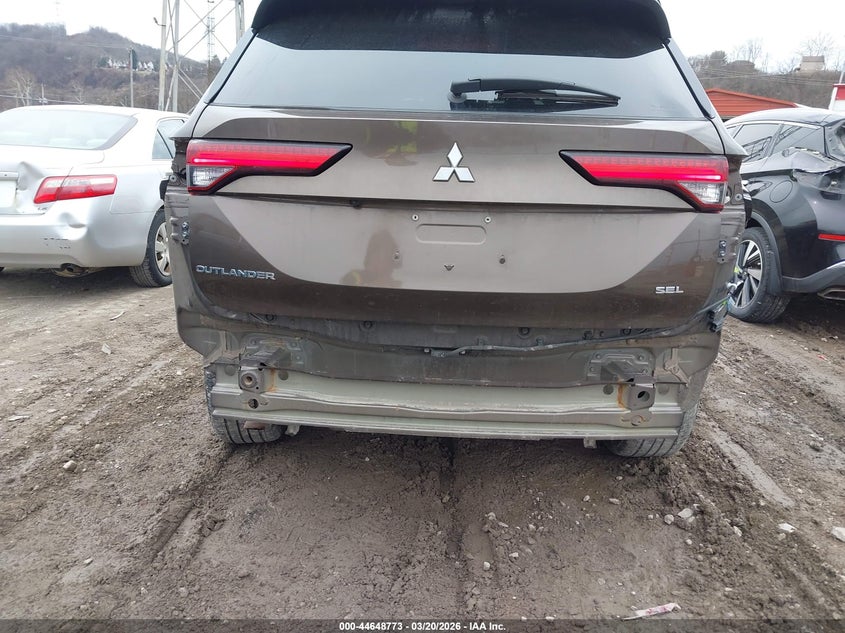 2022 Mitsubishi Outlander VIN JA4J4VA83NZ084628 IAAI salvage auction — REAR END, Salvage Title, sold $6,300 on 2026-08-01 (photo 6)