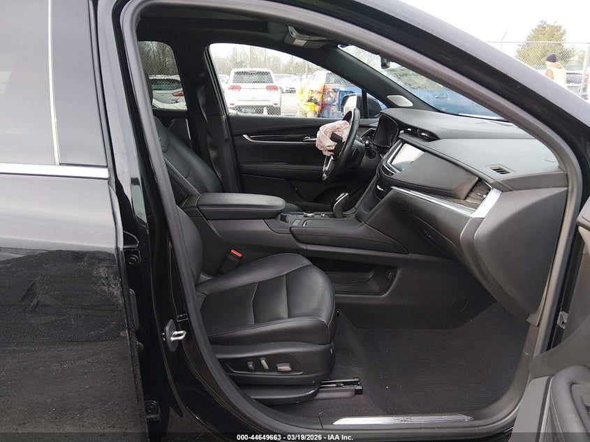 2020 Cadillac Xt5 VIN 1GYKNDRS3LZ228686 IAAI salvage auction — RIGHT FRONT, Salvage Title, sold $5,100 on 2026-07-31 (photo 5)