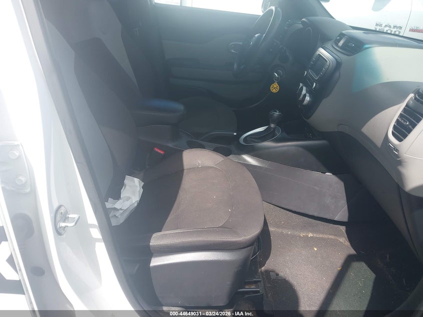 2019 Kia Soul VIN KNDJN2A27K7915648 IAAI salvage auction — STORM DAMAGE, Salvage (Massachusetts), sold $1,950 on 2026-07-07 (photo 5)
