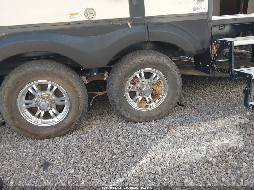 2018 Grand design Reflection VIN 573TR3820J3315125 IAAI salvage auction — UNKNOWN, Wait Title, sold $3,875 on 2026-10-13 (photo 6)