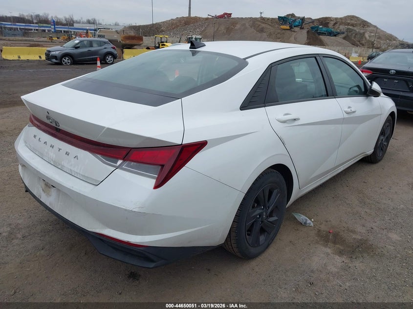2022 Hyundai Elantra VIN 5NPLS4AG7NH071605 IAAI salvage auction — SIDE, Salvage (Idaho), sold $2,850 on 2026-07-28 (photo 4)