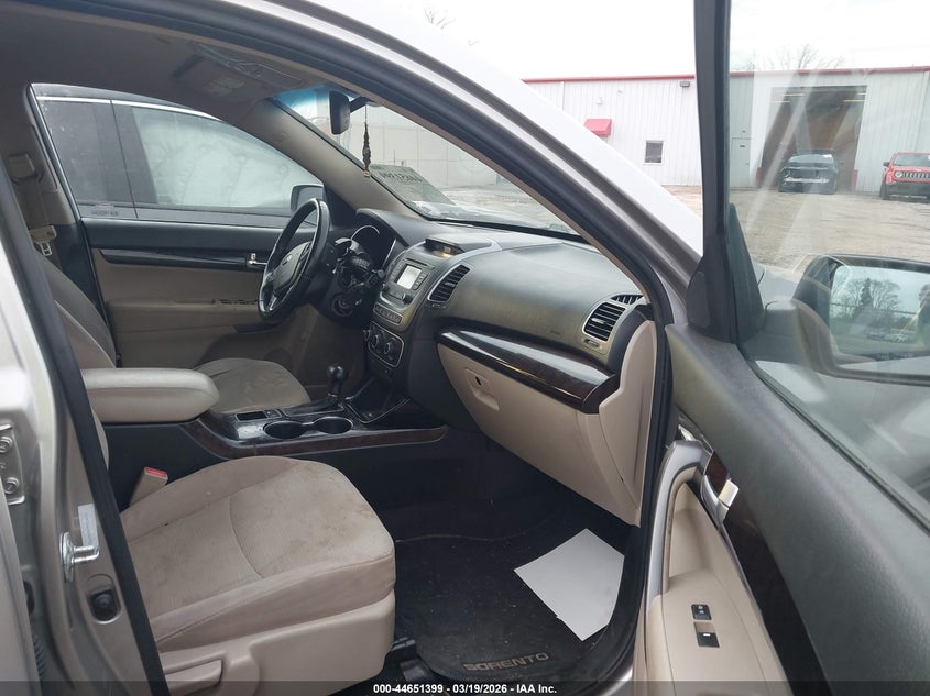 2014 Kia Sorento VIN 5XYKT3A67EG447950 IAAI salvage auction — THEFT, Salvage Title, sold $850 on 2026-07-18 (photo 5)