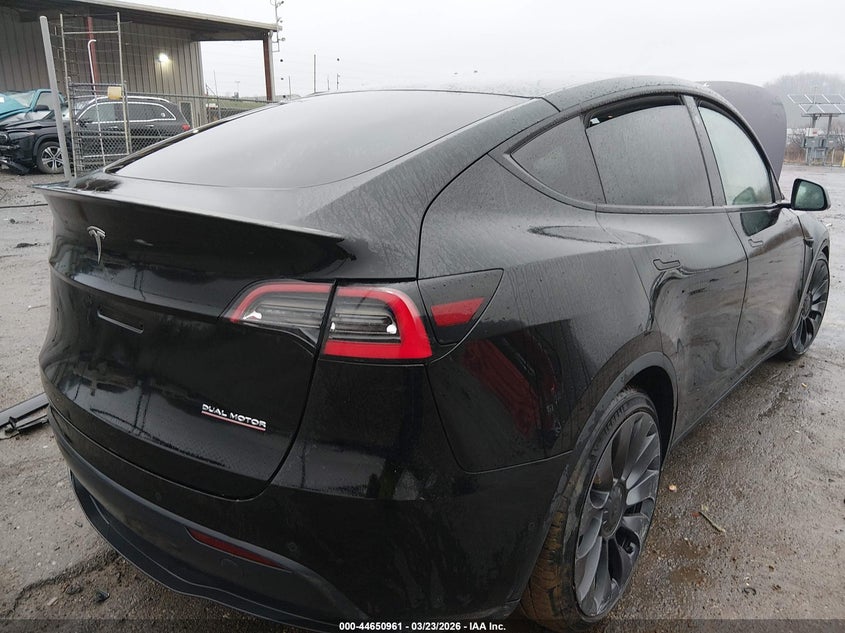 2021 Tesla Model y VIN 5YJYGDEF4MF076153 IAAI salvage auction — SIDE, Salvage (West Virginia), sold $6,650 on 2026-07-16 (photo 4)