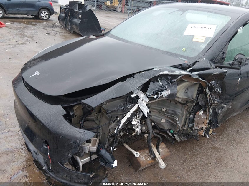 2021 Tesla Model y VIN 5YJYGDEF4MF076153 IAAI salvage auction — SIDE, Salvage (West Virginia), sold $6,650 on 2026-07-16 (photo 6)