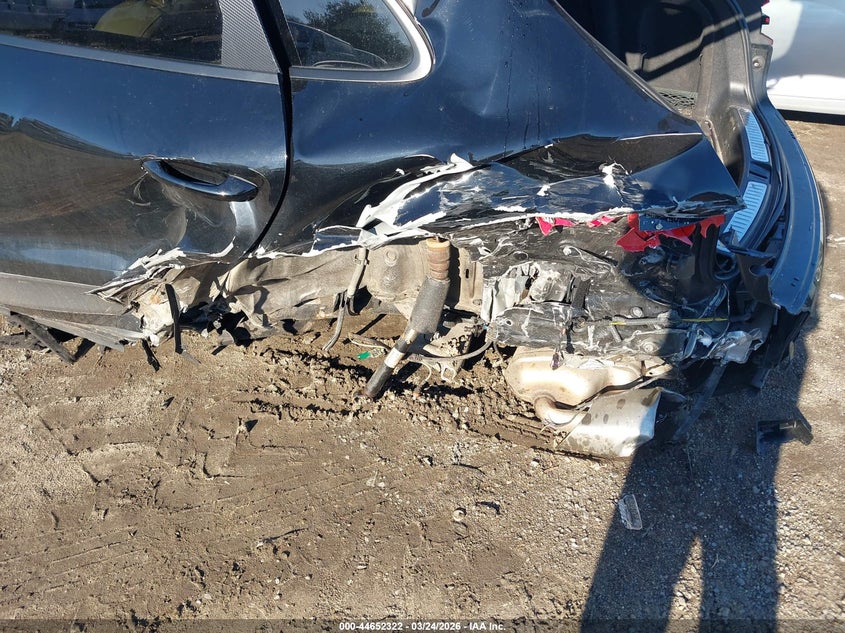 2018 Porsche Macan VIN WP1AA2A5XJLB02850 IAAI salvage auction — REAR END, Wait Title, sold $50 on 2026-07-24 (photo 6)