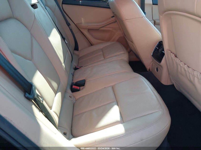 2018 Porsche Macan VIN WP1AA2A5XJLB02850 IAAI salvage auction — REAR END, Wait Title, sold $50 on 2026-07-24 (photo 8)