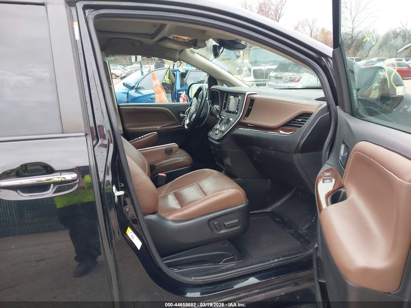 2019 Toyota Sienna VIN 5TDYZ3DC8KS993780 IAAI salvage auction — REAR END, Salvage - 75% Or Less (Maryland), sold $9,100 on 2026-07-30 (photo 5)