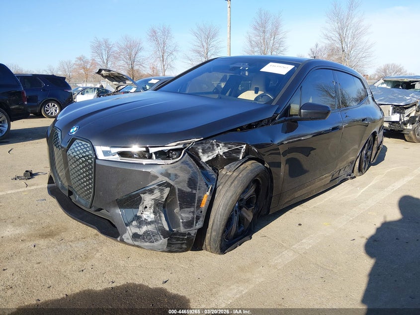 2024 BMW Ix VIN WB523CF09RCR00346 IAAI salvage auction — SIDE, Salvage Title, sold $16,400 on 2026-07-30 (photo 2)