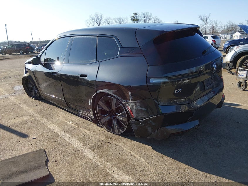 2024 BMW Ix VIN WB523CF09RCR00346 IAAI salvage auction — SIDE, Salvage Title, sold $16,400 on 2026-07-30 (photo 3)