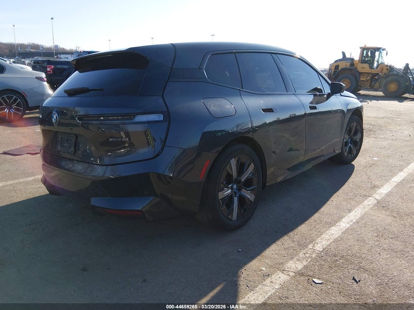 2024 BMW Ix VIN WB523CF09RCR00346 IAAI salvage auction — SIDE, Salvage Title, sold $16,400 on 2026-07-30 (photo 4)