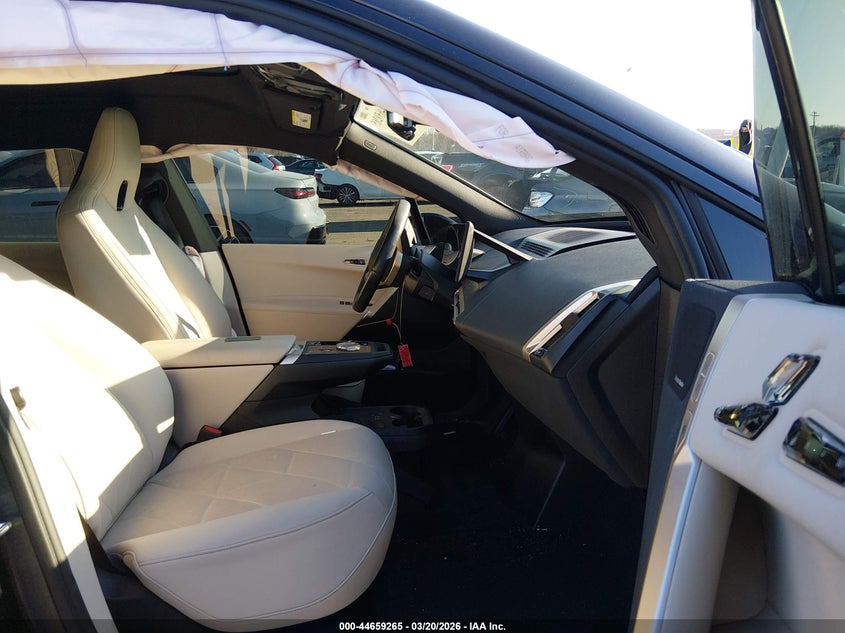 2024 BMW Ix VIN WB523CF09RCR00346 IAAI salvage auction — SIDE, Salvage Title, sold $16,400 on 2026-07-30 (photo 5)