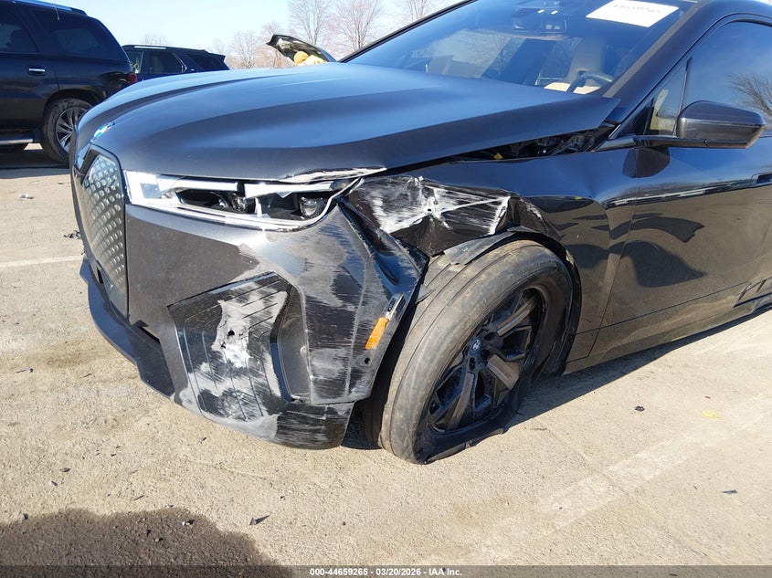 2024 BMW Ix VIN WB523CF09RCR00346 IAAI salvage auction — SIDE, Salvage Title, sold $16,400 on 2026-07-30 (photo 6)