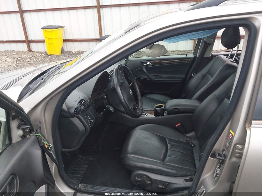 2005 Mercedes-benz C class VIN WDBRH81J25F562412 IAAI salvage auction — RIGHT SIDE, Bill Of Sale (Washington), sold $275 on 2026-08-04 (photo 5)