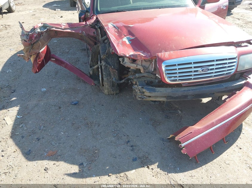 2000 Ford Crown victoria VIN 2FAFP73W2YX105897 IAAI salvage auction — FRONT & REAR, Salvage (Mississippi), sold $175 on 2026-07-08 (photo 6)