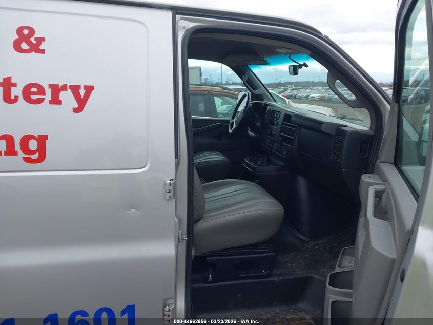2018 Gmc Savana VIN 1GTW7AFG0J1314193 IAAI salvage auction — SIDE, Clear (Michigan), sold $2,800 on 2026-07-09 (photo 5)