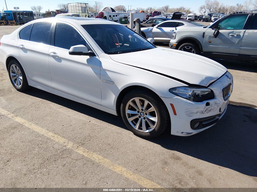 2015 BMW 5er VIN WBA5A5C5XFD513603 IAAI salvage auction — SIDE, Salvage Title, sold $400 on 2026-07-23 (photo 1)