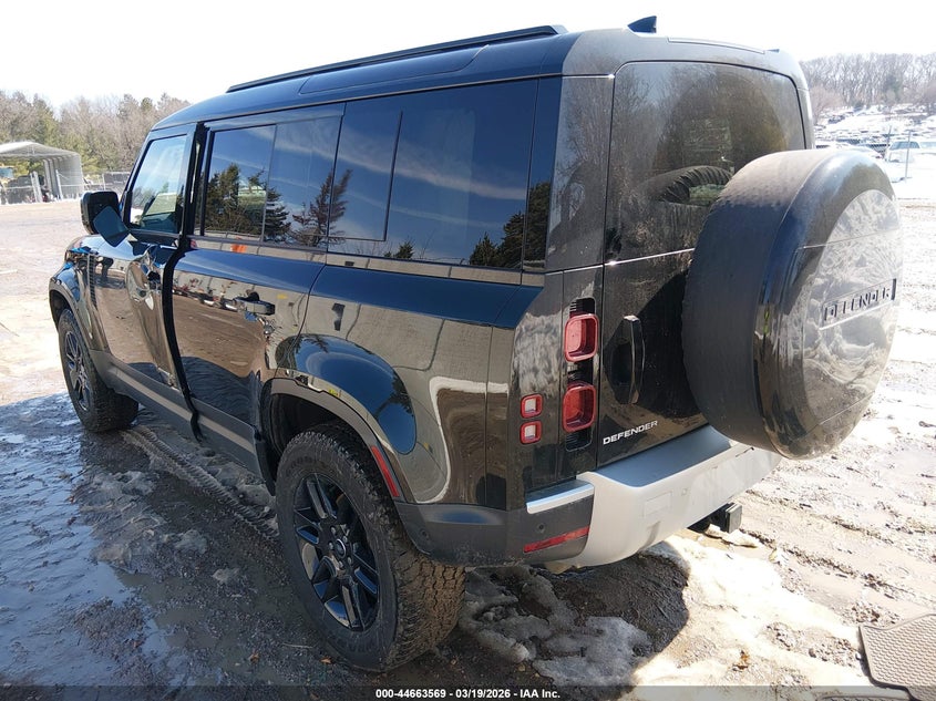 2025 Land rover Defender VIN SALEJ7EXXS2357820 IAAI salvage auction — SIDE, Clear Claim Paid (Wisconsin), sold $37,375 on 2026-07-22 (photo 3)