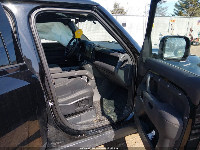 2025 Land rover Defender VIN SALEJ7EXXS2357820 IAAI salvage auction — SIDE, Clear Claim Paid (Wisconsin), sold $37,375 on 2026-07-22 (photo 5)