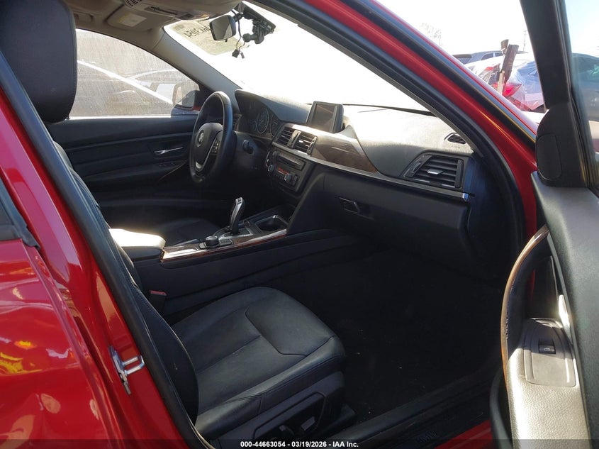 2014 BMW 3er VIN WBA3C1C54EK109569 IAAI salvage auction — LEFT & RIGHT, Salvage Title, sold $1,325 on 2026-07-22 (photo 5)