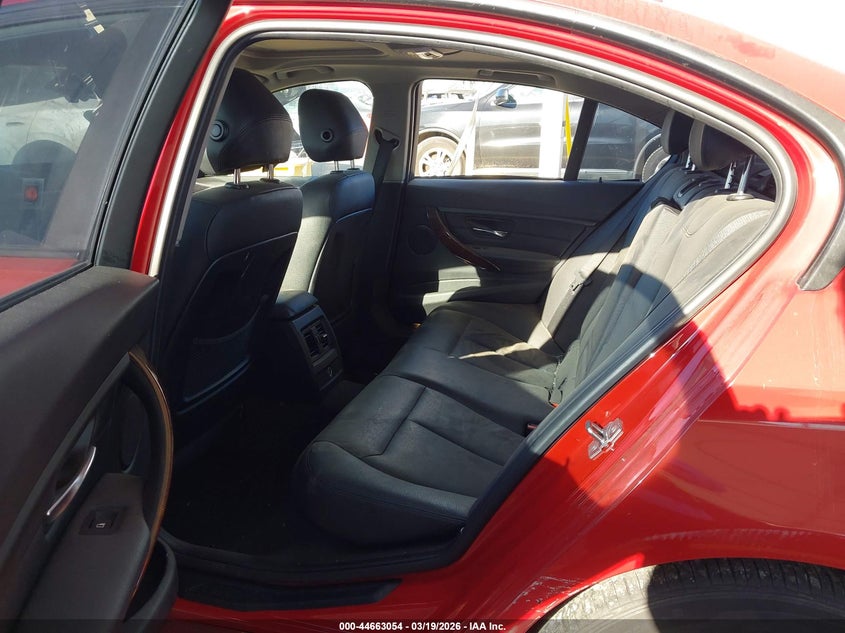 2014 BMW 3er VIN WBA3C1C54EK109569 IAAI salvage auction — LEFT & RIGHT, Salvage Title, sold $1,325 on 2026-07-22 (photo 8)
