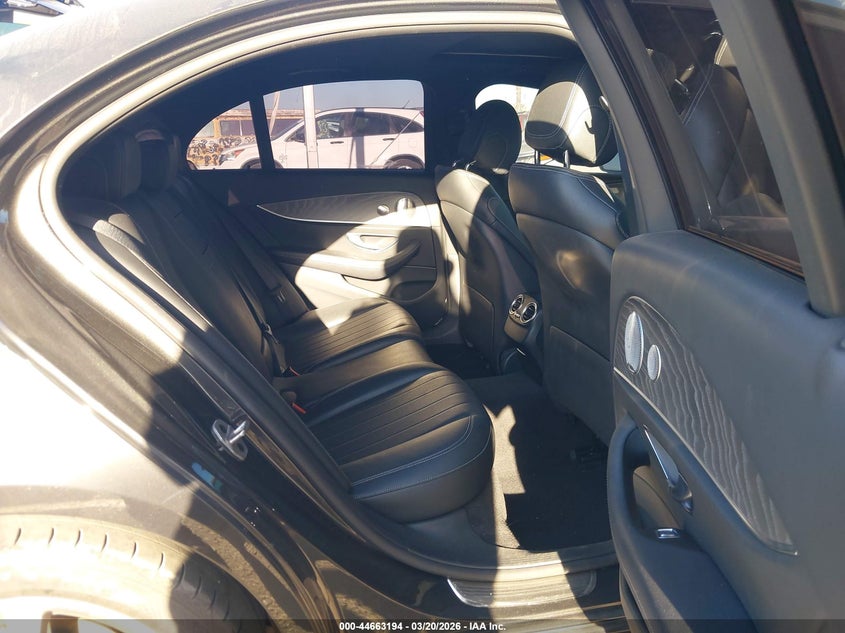 2021 Mercedes-benz E-klasse VIN W1KZF8DB4MA904262 IAAI salvage auction — WATER/FLOOD, Salvage Title, sold $13,450 on 2026-07-15 (photo 8)