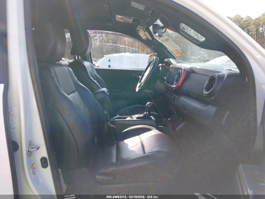 2019 Toyota Tacoma VIN 5TFAZ5CN1KX075444 IAAI salvage auction — FRONT END, Salvage Title, sold $10,250 on 2026-07-29 (photo 5)