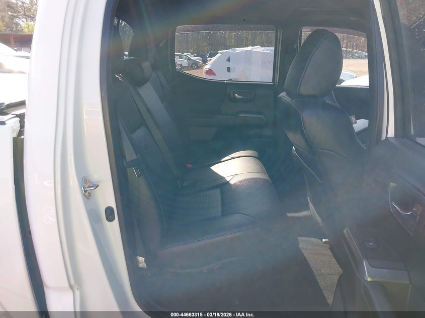2019 Toyota Tacoma VIN 5TFAZ5CN1KX075444 IAAI salvage auction — FRONT END, Salvage Title, sold $10,250 on 2026-07-29 (photo 8)