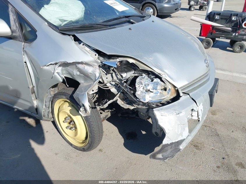 2005 Toyota Prius VIN JTDKB20U653019370 IAAI salvage auction — FRONT & REAR, Salvage (California), sold $300 on 2026-07-15 (photo 6)
