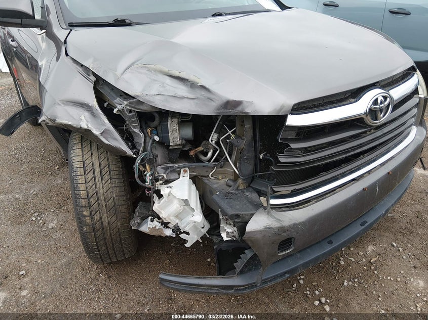 2014 Toyota Highlander VIN 5TDZARFH0ES008609 IAAI salvage auction — RIGHT FRONT, Salvage Title, sold $3,575 on 2026-07-13 (photo 6)