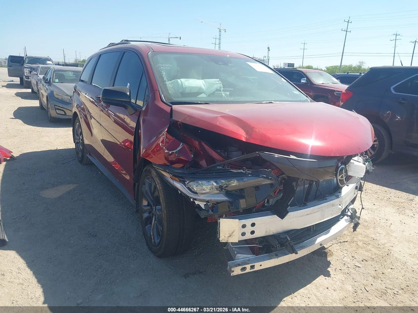 2026 Toyota Sienna VIN 5TDXRKEC7TS298924 IAAI salvage auction — FRONT END, Salvage Title, sold $13,300 on 2026-07-29 (photo 1)