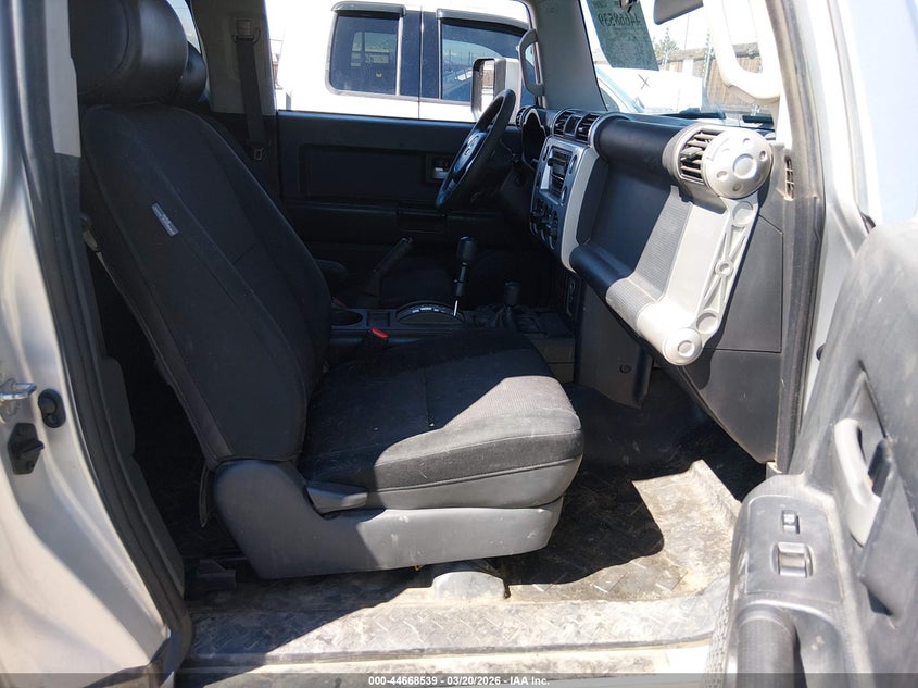 2008 Toyota Fj cruiser VIN JTEBU11F28K033728 IAAI salvage auction — LEFT SIDE, Salvage (Colorado), sold $5,500 on 2026-07-14 (photo 5)