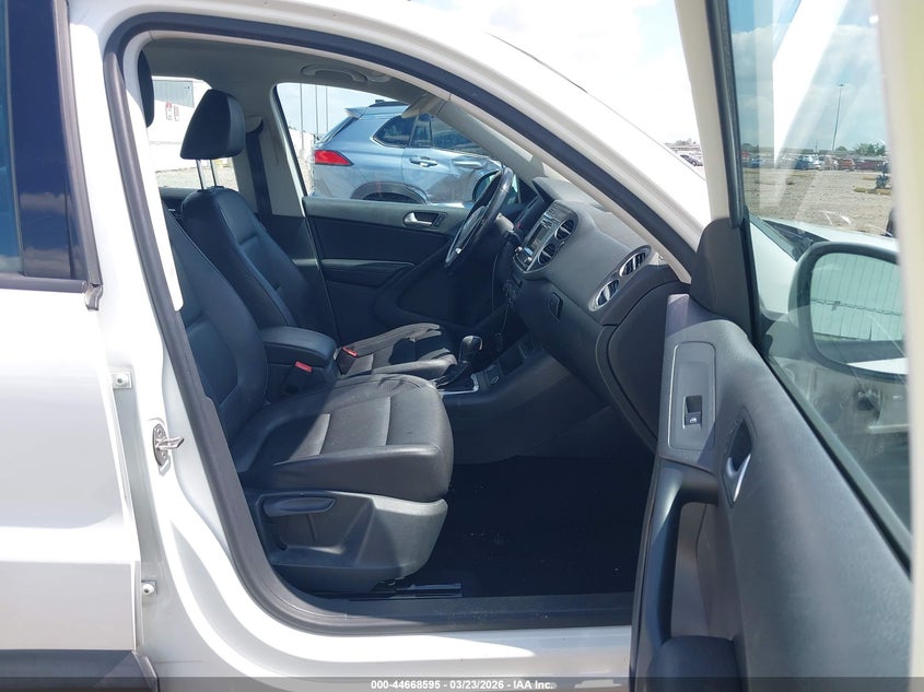 2016 Volkswagen Tiguan VIN WVGAV7AX2GW583569 IAAI salvage auction — RIGHT FRONT, Salvage (Texas), sold $750 on 2026-07-29 (photo 5)
