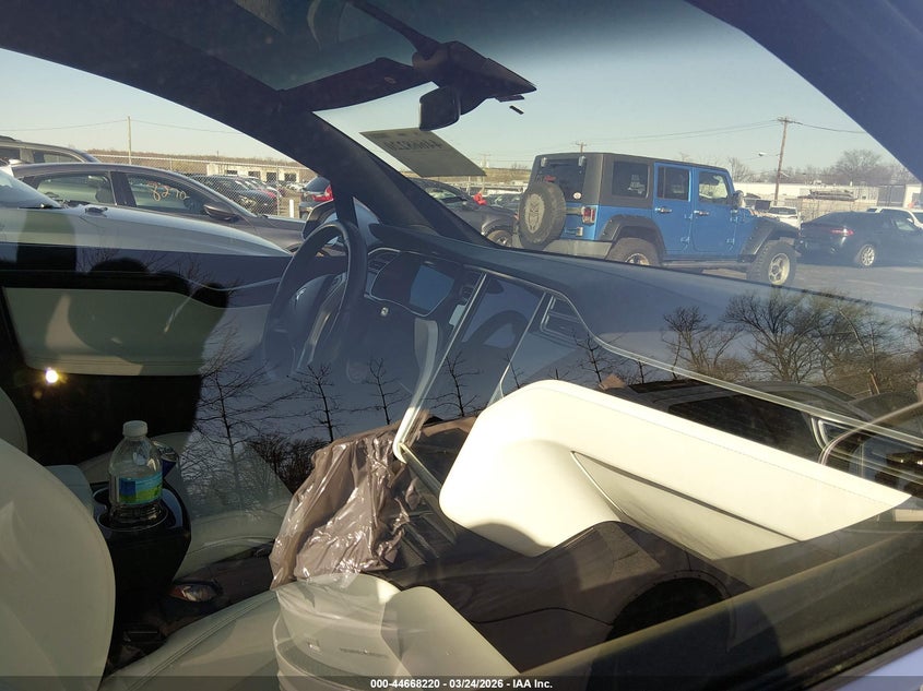 2017 Tesla Model x VIN 5YJXCAE21HF075079 IAAI salvage auction — LEFT SIDE, Wait Title, sold $4,500 on 2026-07-29 (photo 5)