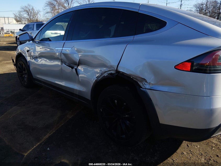 2017 Tesla Model x VIN 5YJXCAE21HF075079 IAAI salvage auction — LEFT SIDE, Wait Title, sold $4,500 on 2026-07-29 (photo 6)