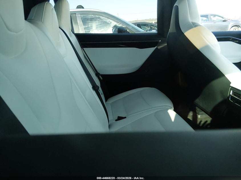 2017 Tesla Model x VIN 5YJXCAE21HF075079 IAAI salvage auction — LEFT SIDE, Wait Title, sold $4,500 on 2026-07-29 (photo 8)