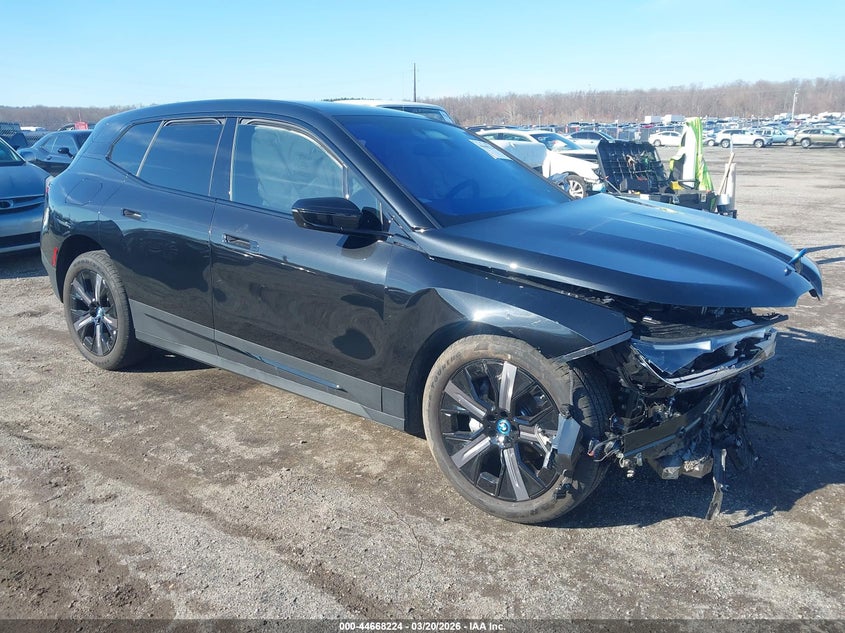 2025 BMW Ix VIN WB523CF08SCU44619 IAAI salvage auction — FRONT END, Salvage Title, sold $13,500 on 2026-07-13 (photo 1)